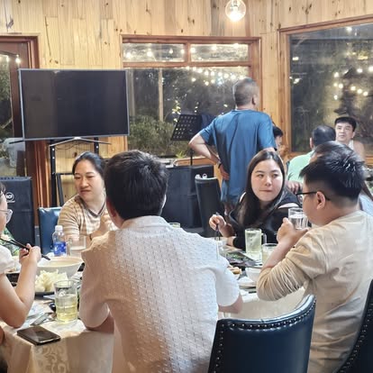 Không khí tại nhà hàng