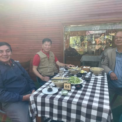 Bàn ăn tại nhà hàng